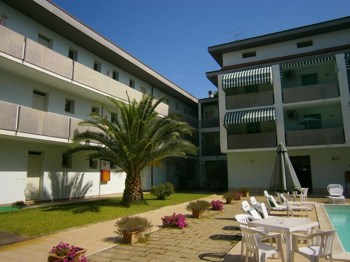 Pineta Aparthotel 3*